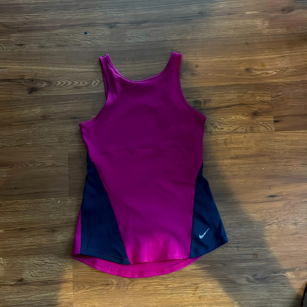 NWOT Nike Yoga workout top